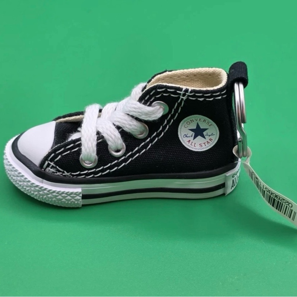NWT Converse Chuck Taylor All Star key chain ring black